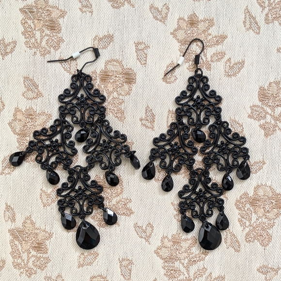 ⚡FREE W BUNDLE⚡ Earrings - Dramatic Black Danglers - Picture 5 of 5